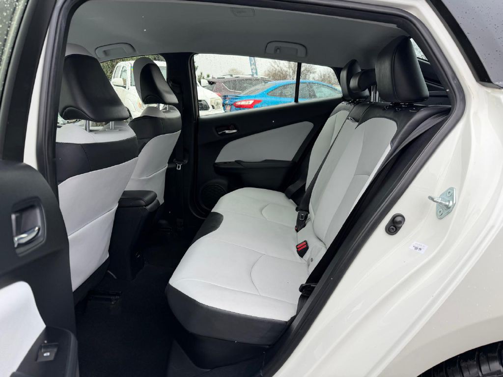 2016 Toyota Prius Image 13