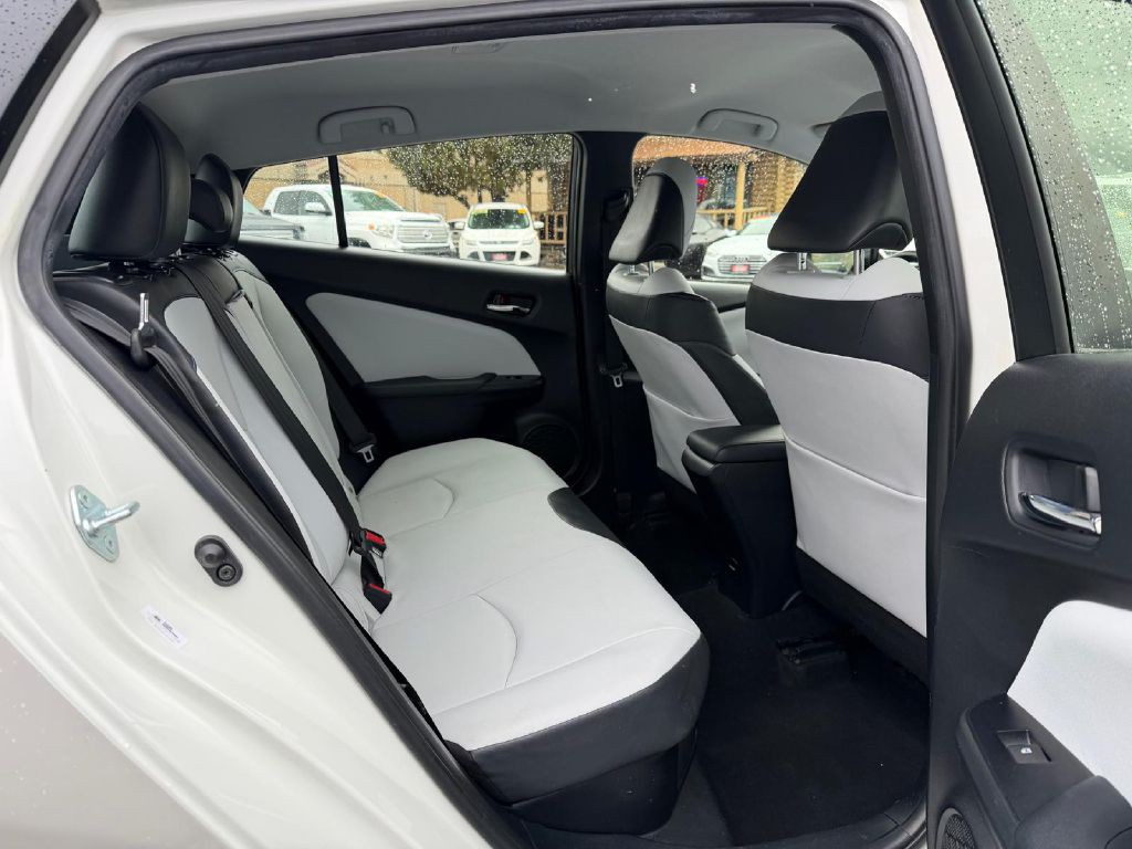 2016 Toyota Prius Image 15