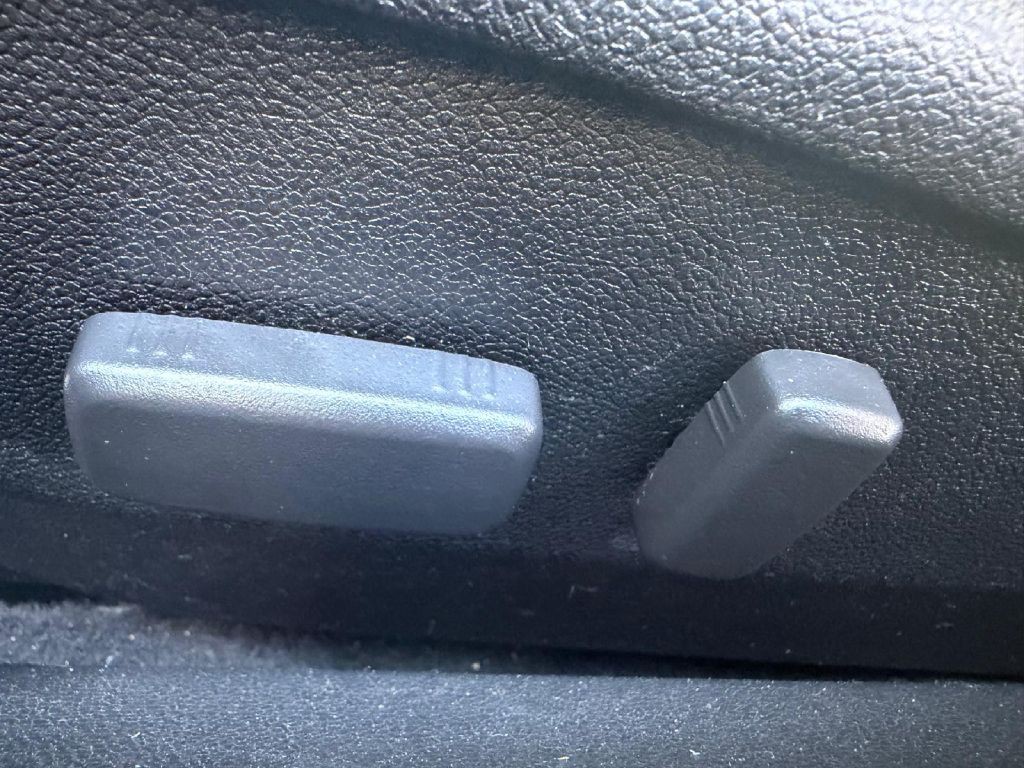 2015 Chevrolet Camaro Image 30