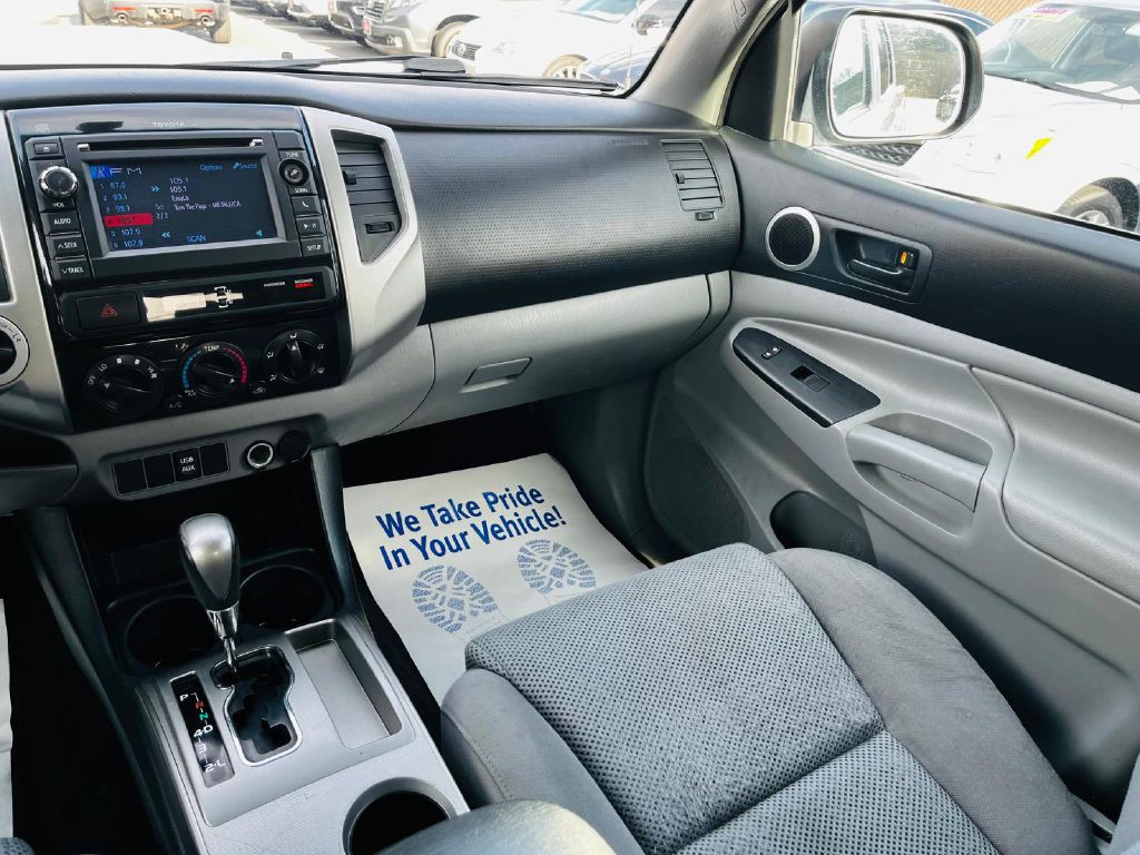 2013 Toyota Tacoma Image 21