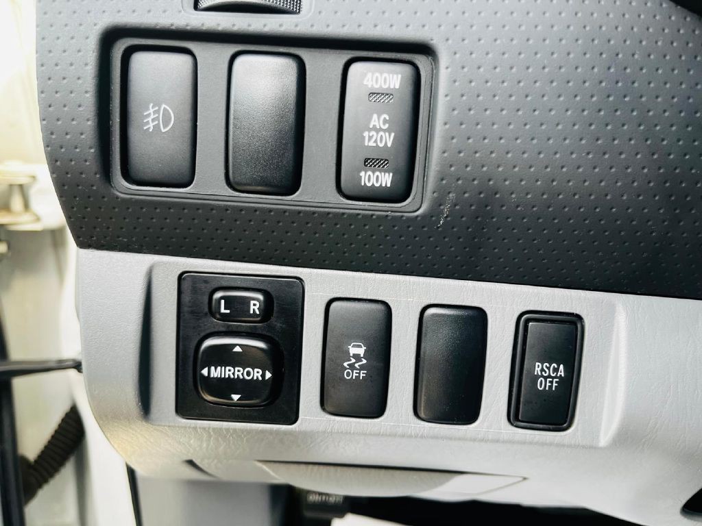 2013 Toyota Tacoma Image 23