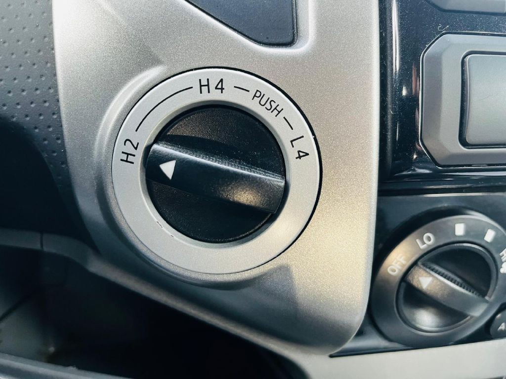 2013 Toyota Tacoma Image 25