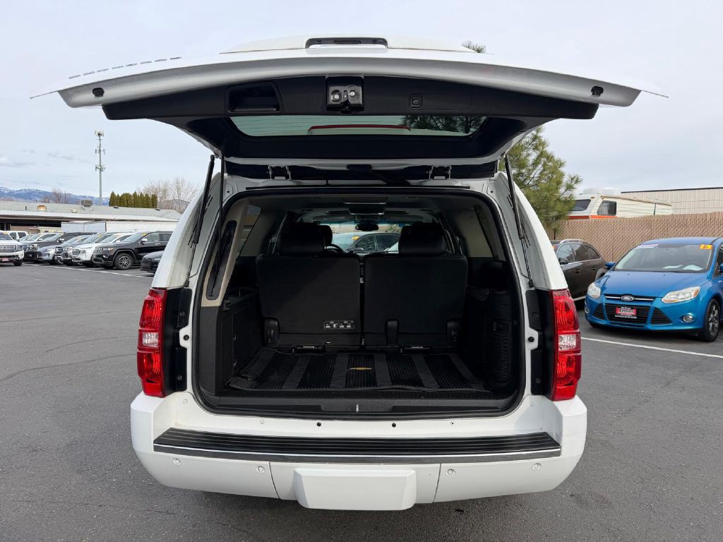 2013 Chevrolet Suburban Image 11