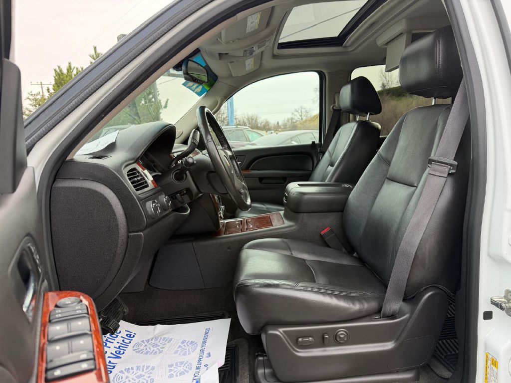 2013 Chevrolet Suburban Image 12