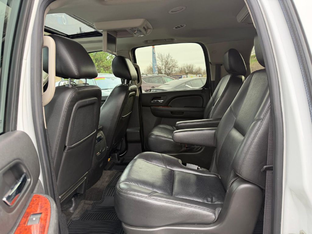 2013 Chevrolet Suburban Image 13