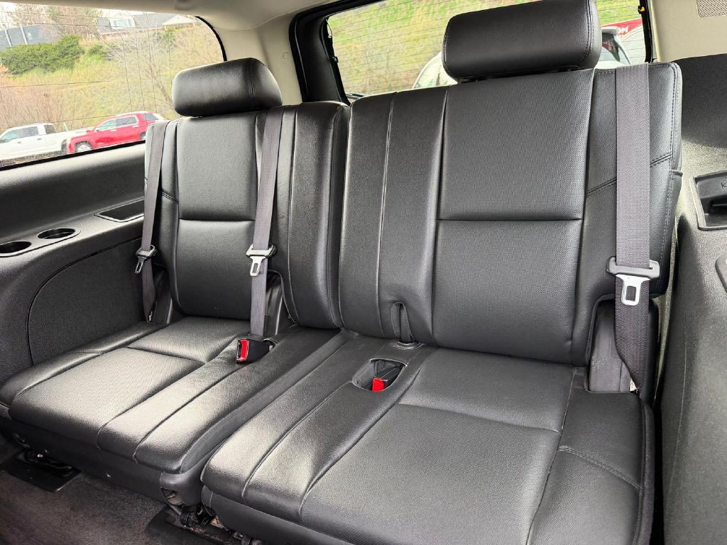 2013 Chevrolet Suburban Image 14