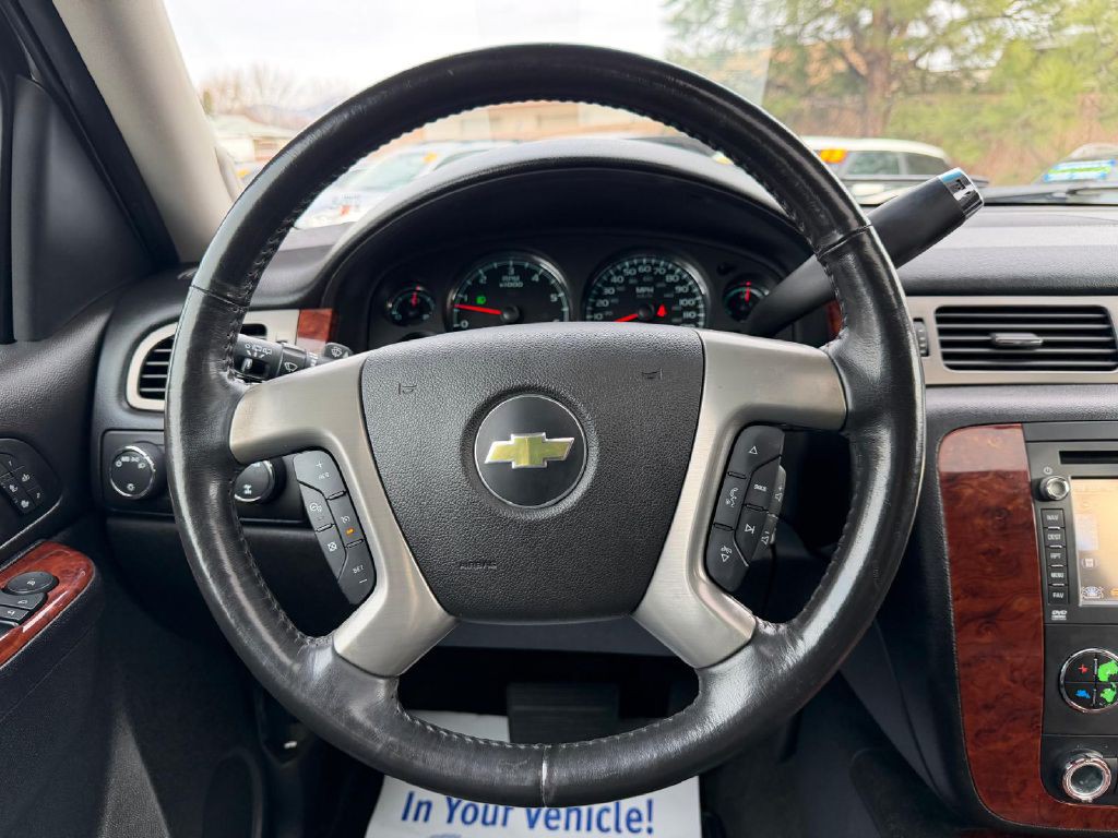 2013 Chevrolet Suburban Image 21