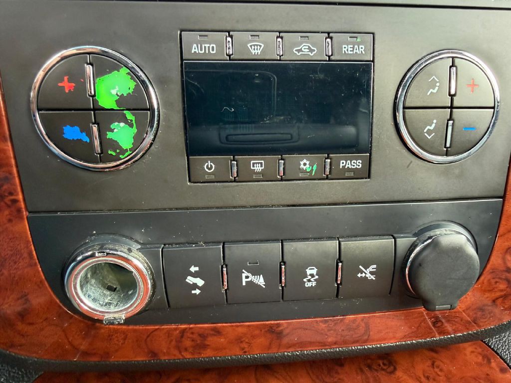 2013 Chevrolet Suburban Image 25