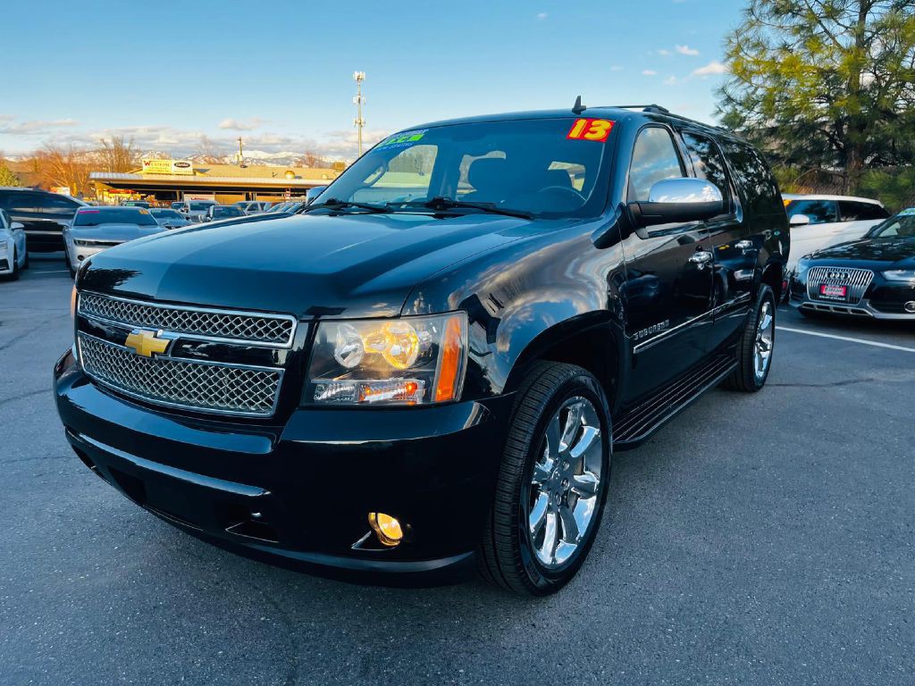 2013 Chevrolet Suburban Image 3