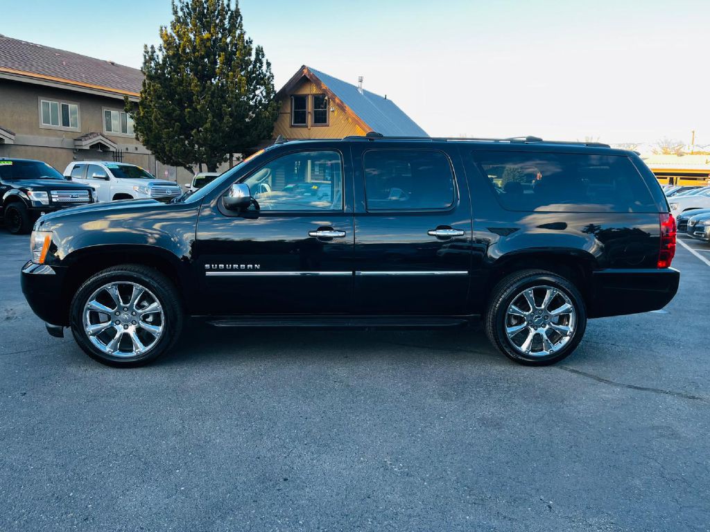 2013 Chevrolet Suburban Image 4