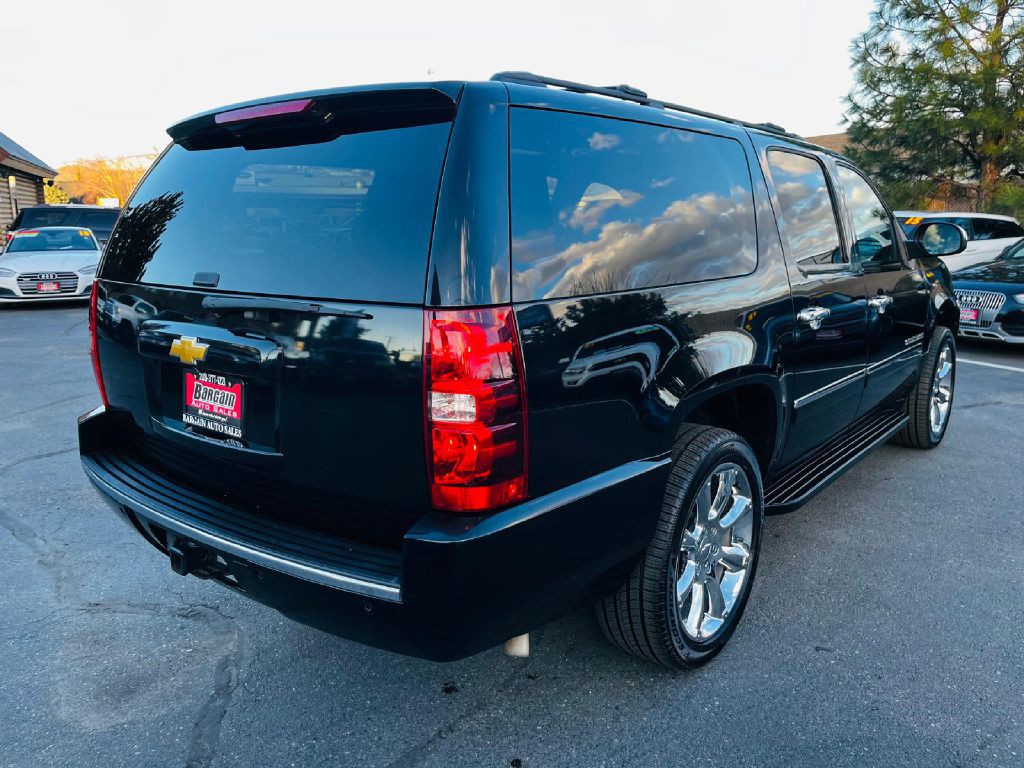 2013 Chevrolet Suburban Image 7
