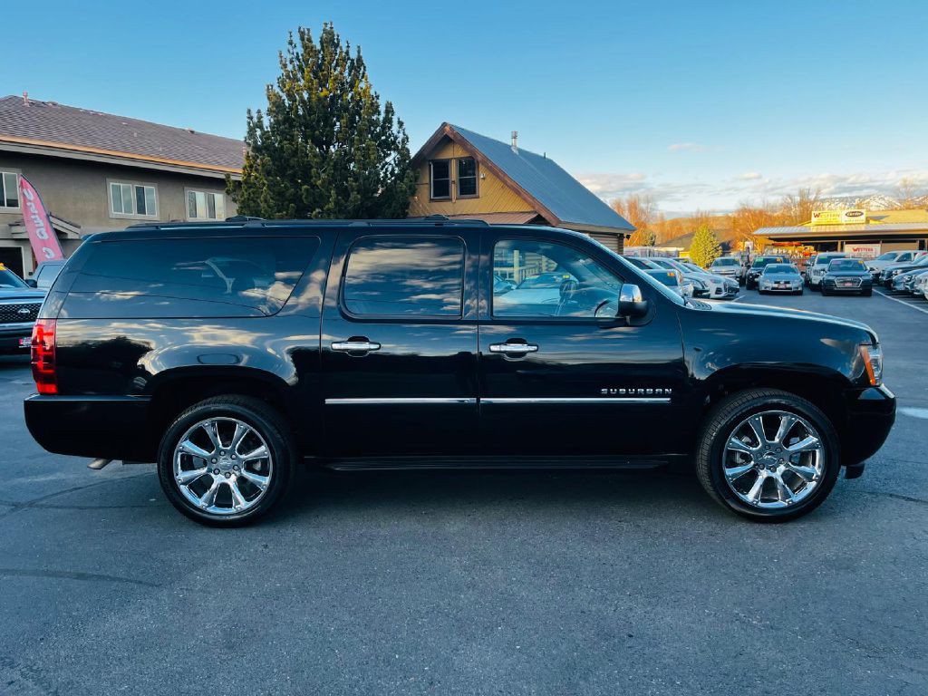 2013 Chevrolet Suburban Image 8