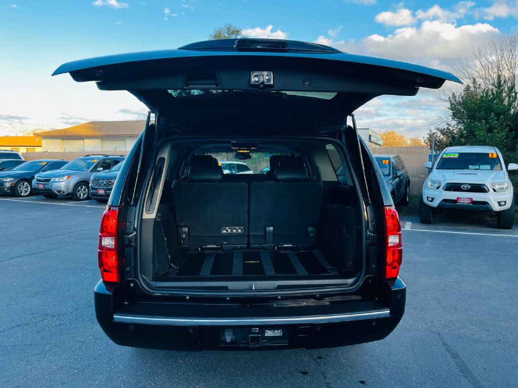 2013 Chevrolet Suburban Image 10