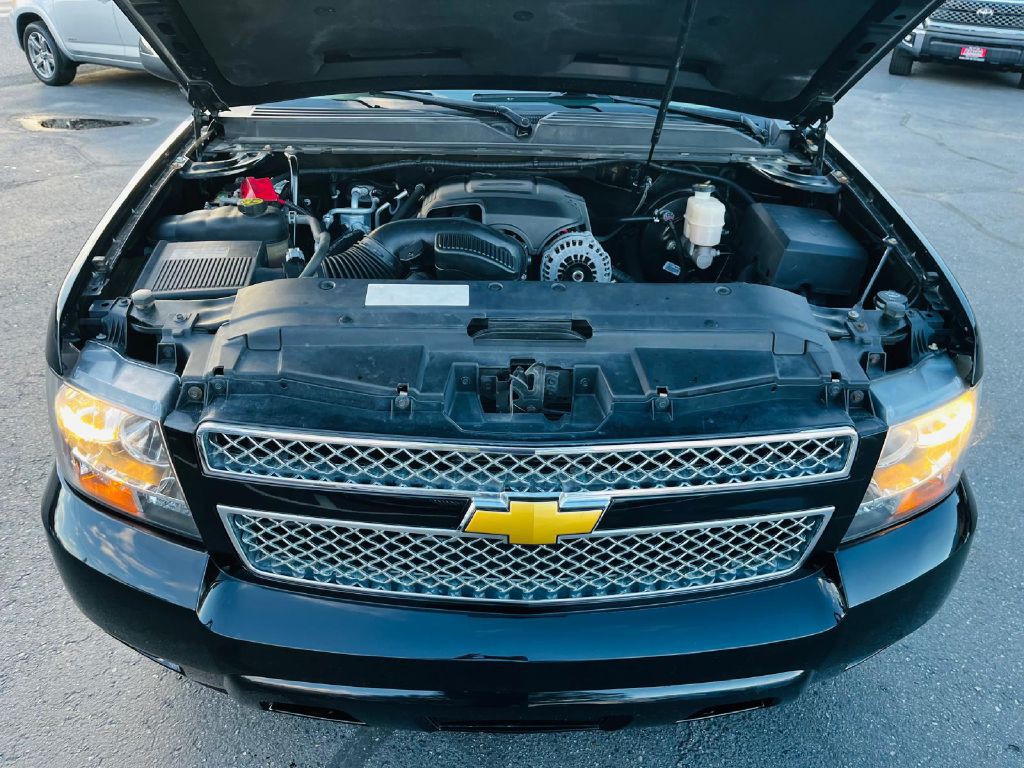 2013 Chevrolet Suburban Image 11