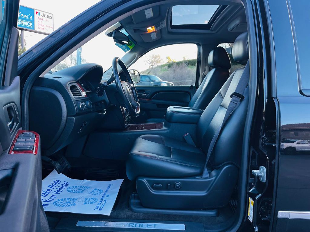 2013 Chevrolet Suburban Image 12