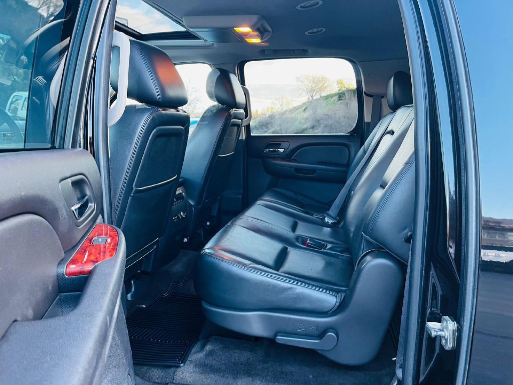 2013 Chevrolet Suburban Image 13