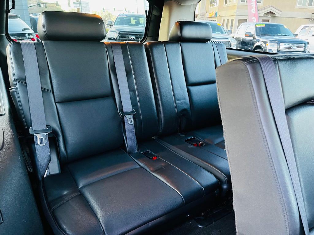 2013 Chevrolet Suburban Image 17