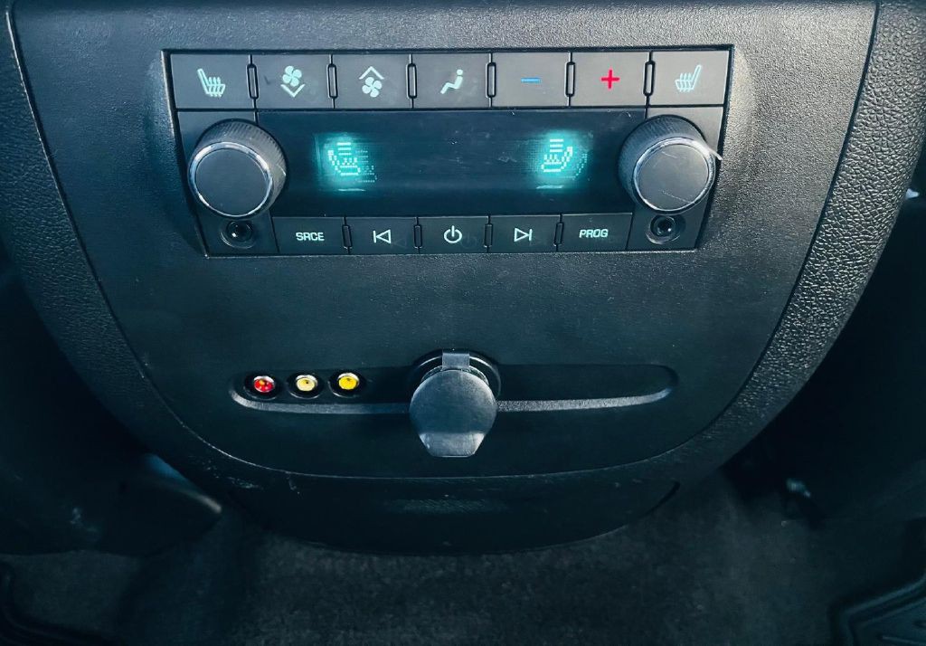 2013 Chevrolet Suburban Image 19