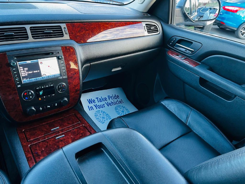 2013 Chevrolet Suburban Image 25