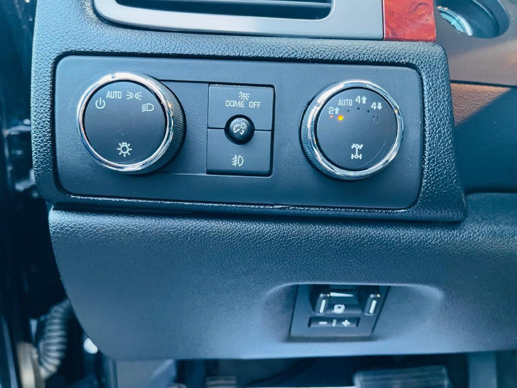 2013 Chevrolet Suburban Image 29