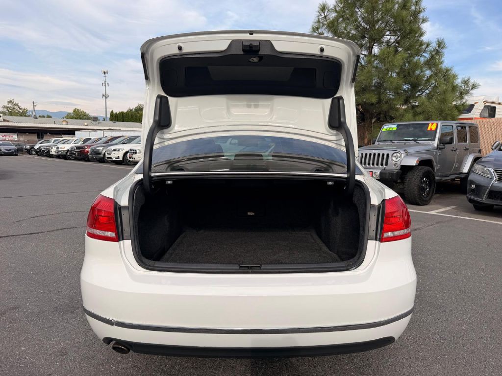 2013 Volkswagen Passat Image 11