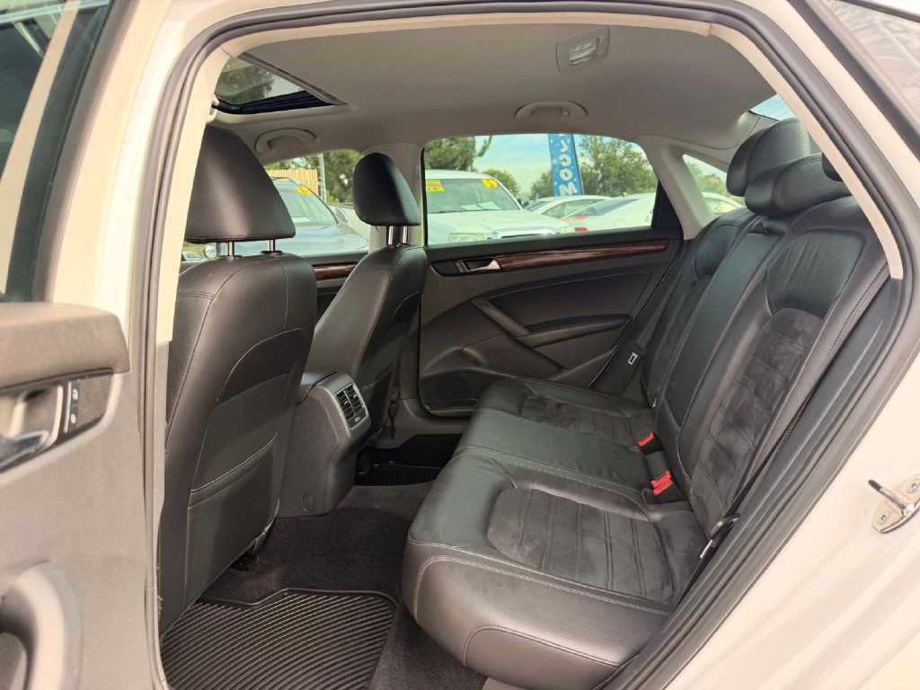 2013 Volkswagen Passat Image 13