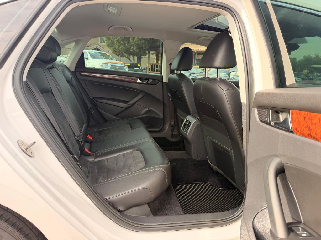 2013 Volkswagen Passat Image 15