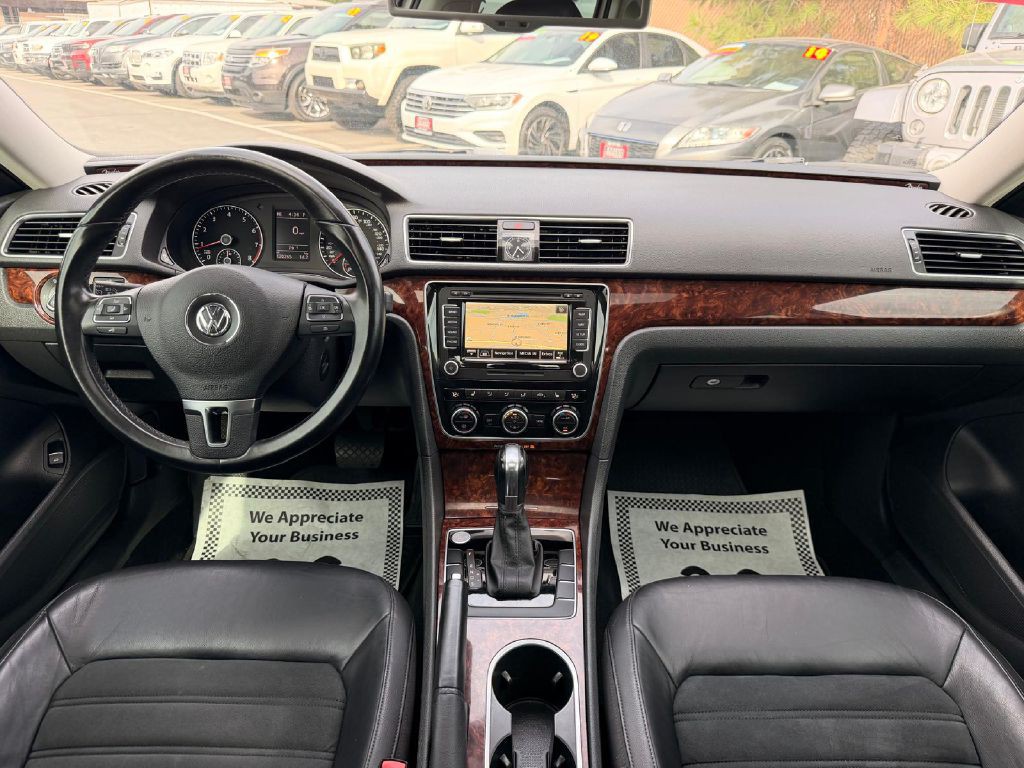 2013 Volkswagen Passat Image 16