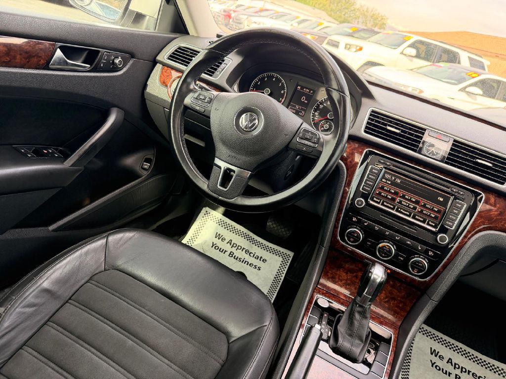 2013 Volkswagen Passat Image 20