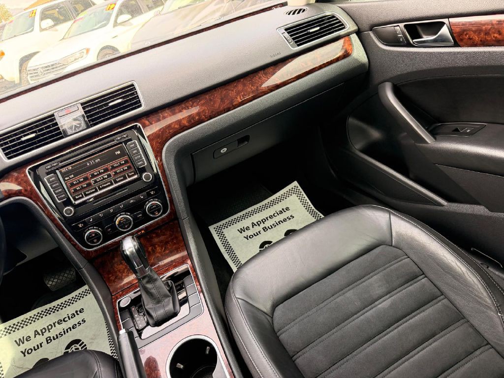 2013 Volkswagen Passat Image 21