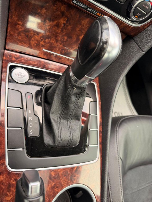 2013 Volkswagen Passat Image 22