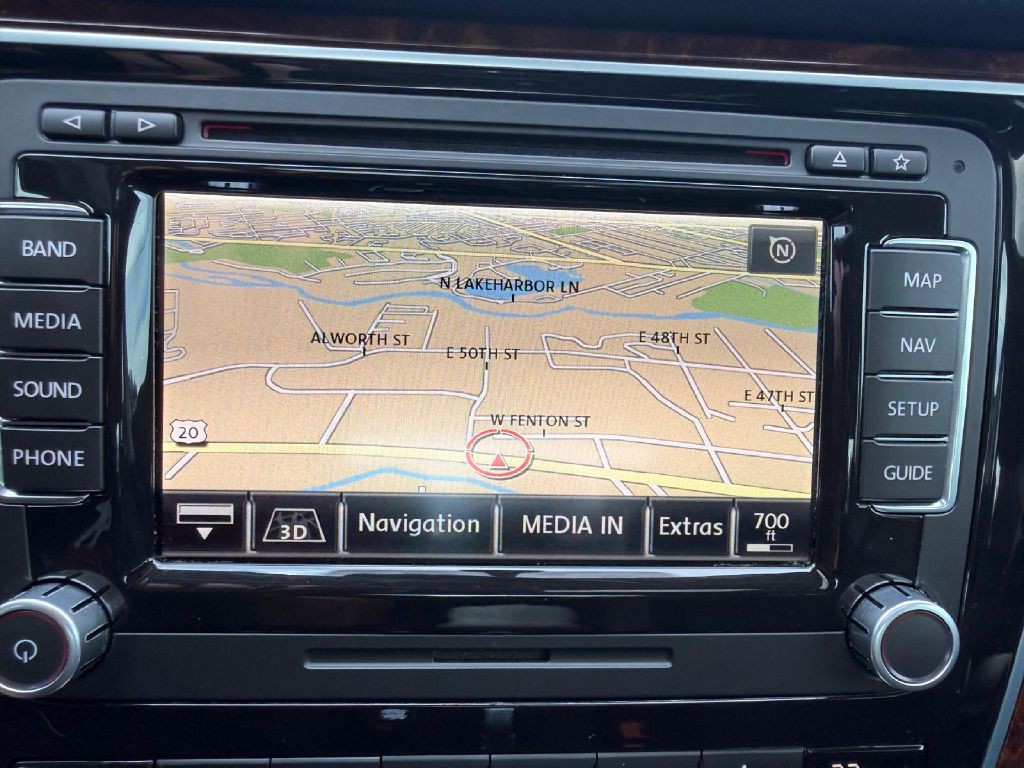 2013 Volkswagen Passat Image 25