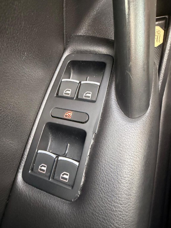2013 Volkswagen Passat Image 29
