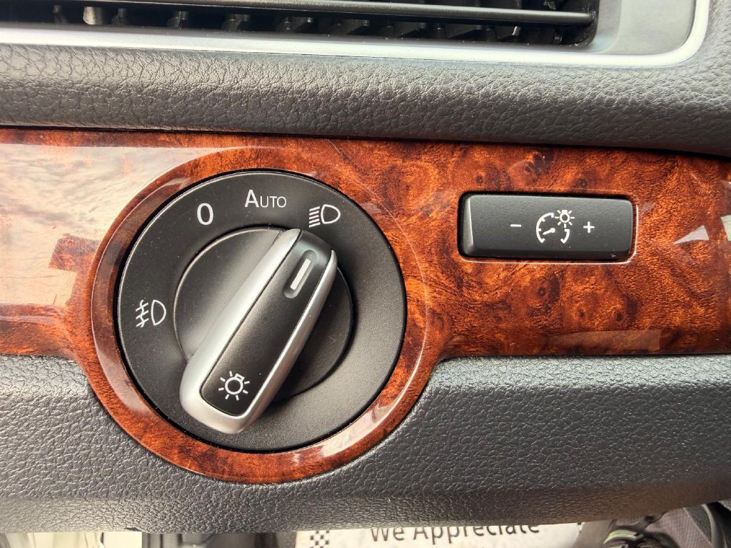 2013 Volkswagen Passat Image 30