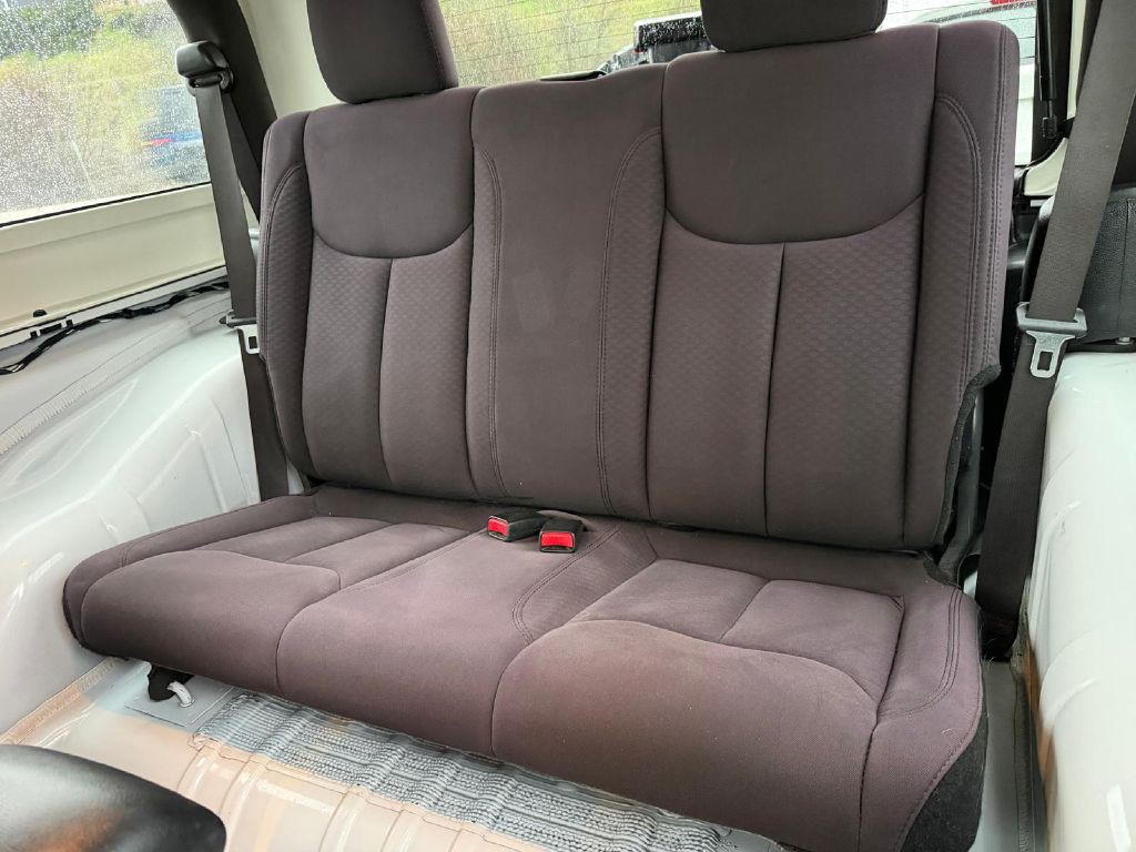 2014 Jeep Wrangler Image 13