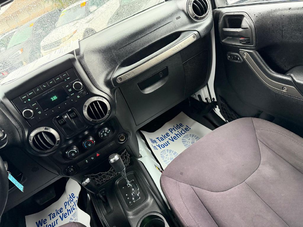 2014 Jeep Wrangler Image 21