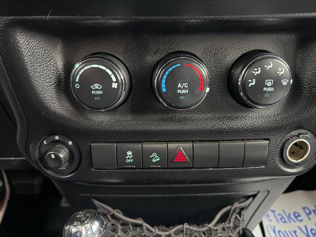 2014 Jeep Wrangler Image 23