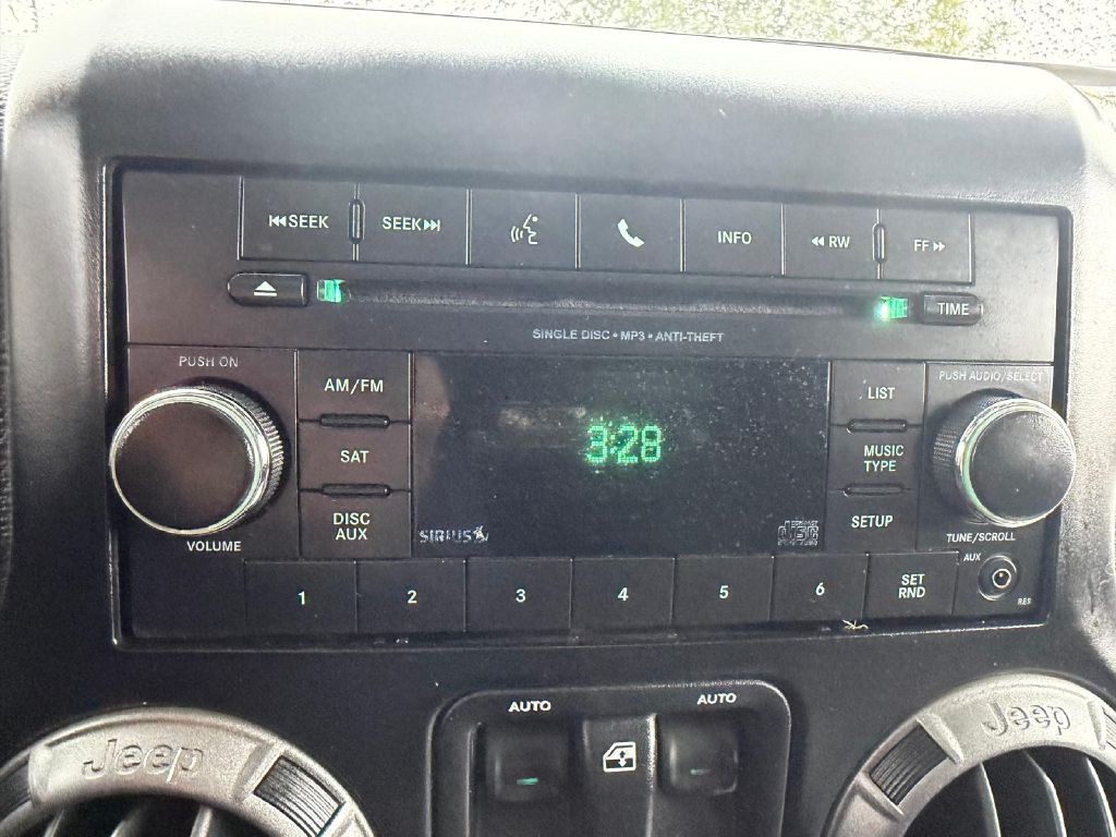 2014 Jeep Wrangler Image 25