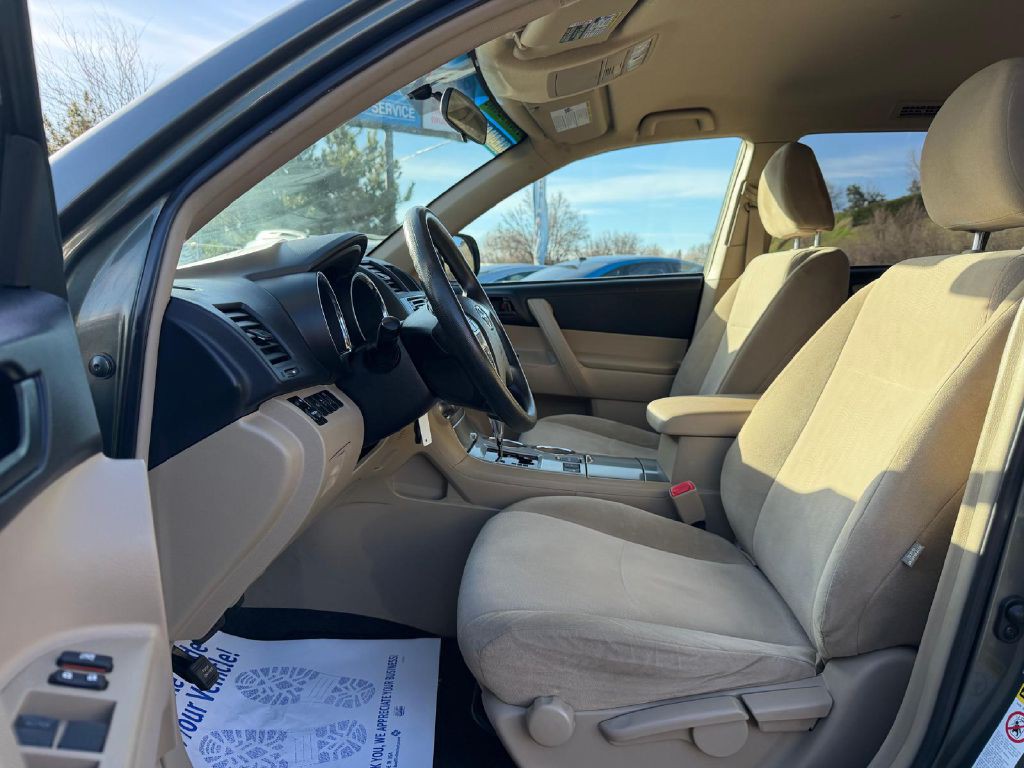 2013 Toyota Highlander Image 12