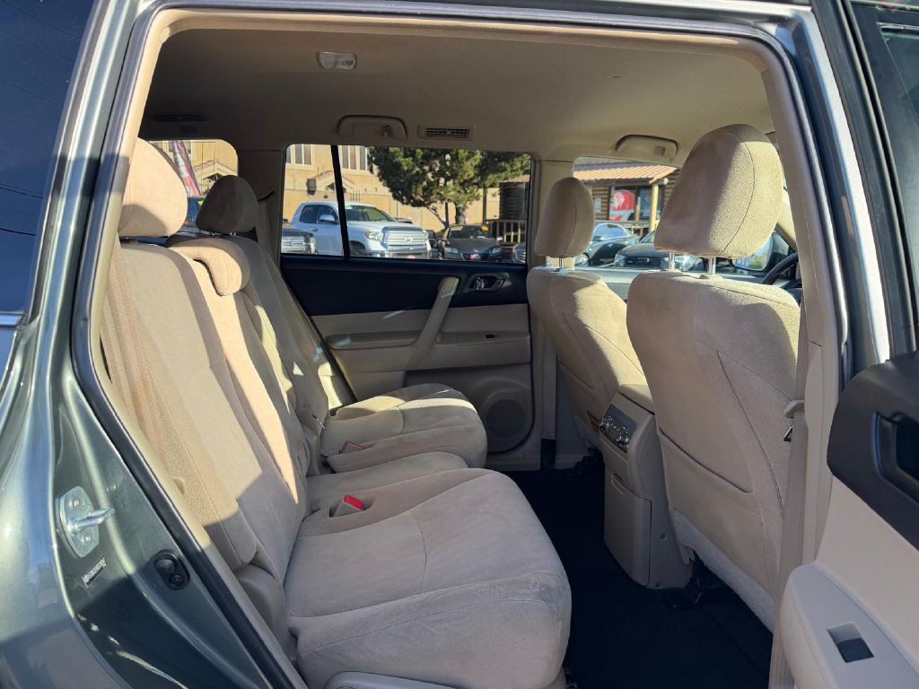 2013 Toyota Highlander Image 16