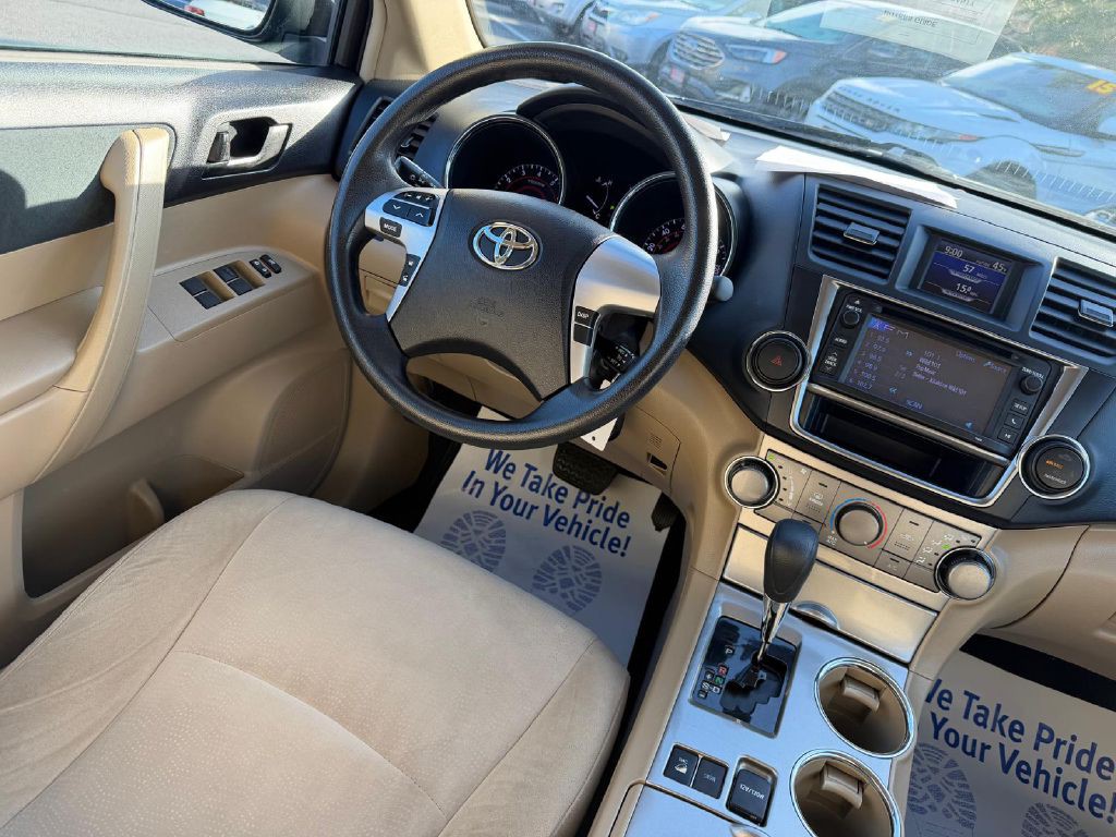 2013 Toyota Highlander Image 23