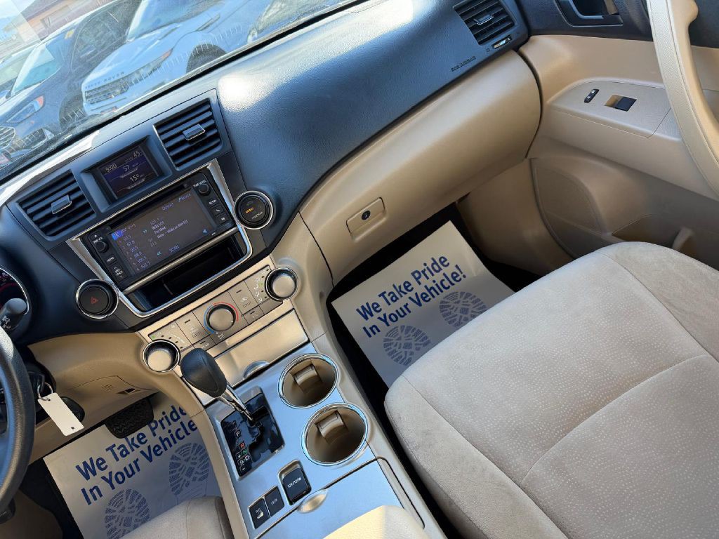 2013 Toyota Highlander Image 24