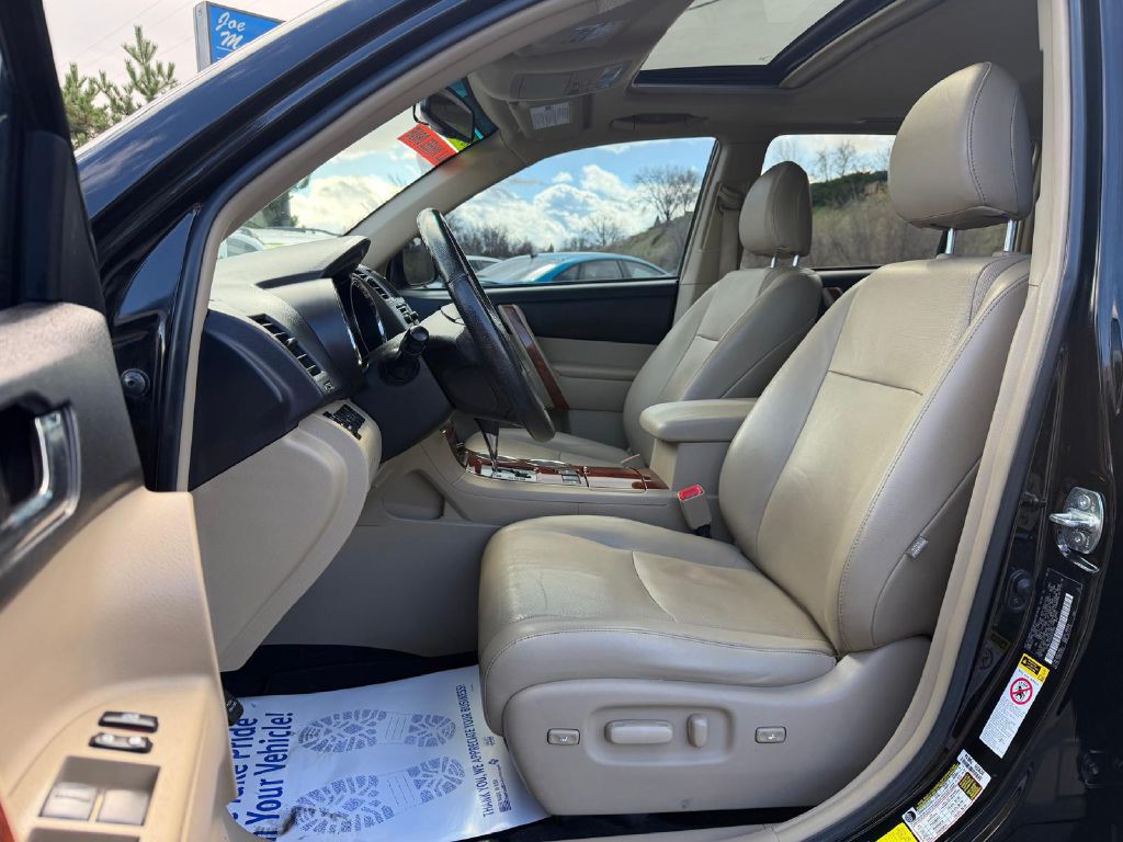 2013 Toyota Highlander Image 12