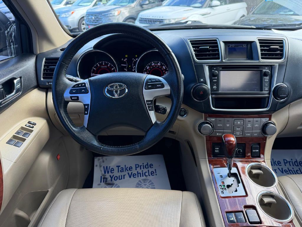 2013 Toyota Highlander Image 20