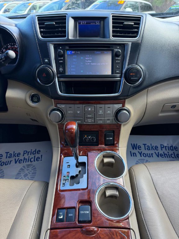 2013 Toyota Highlander Image 22