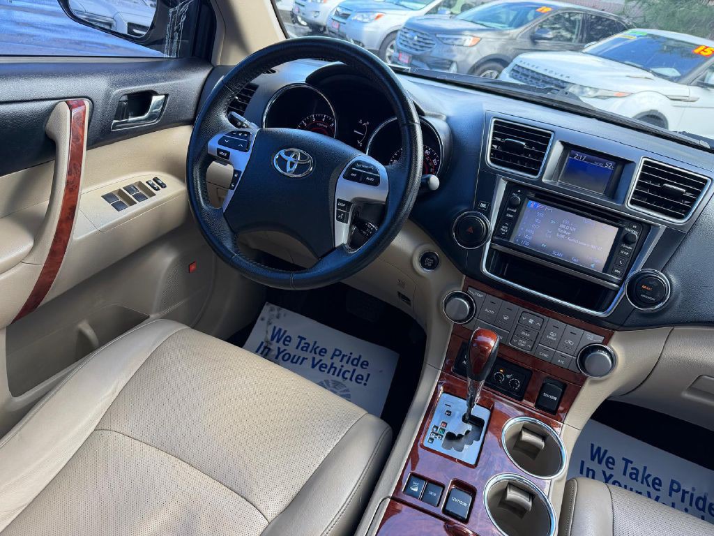 2013 Toyota Highlander Image 23