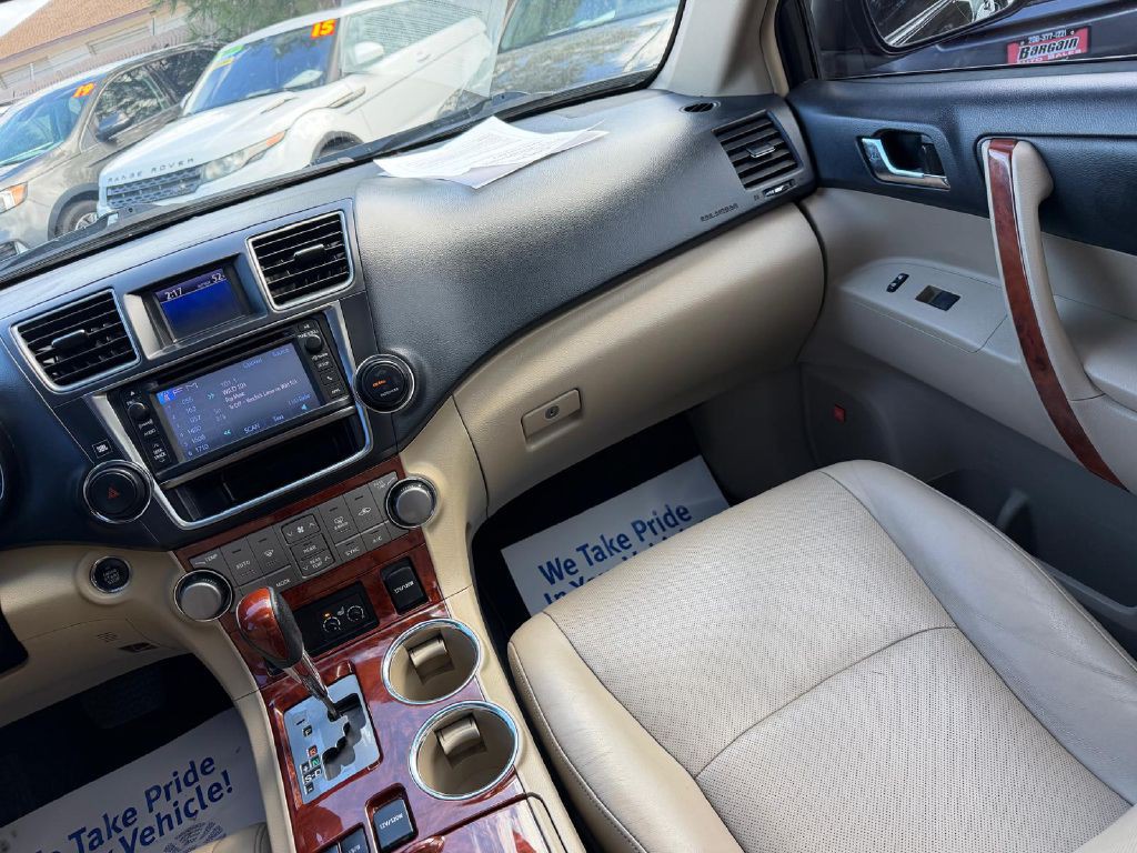 2013 Toyota Highlander Image 24