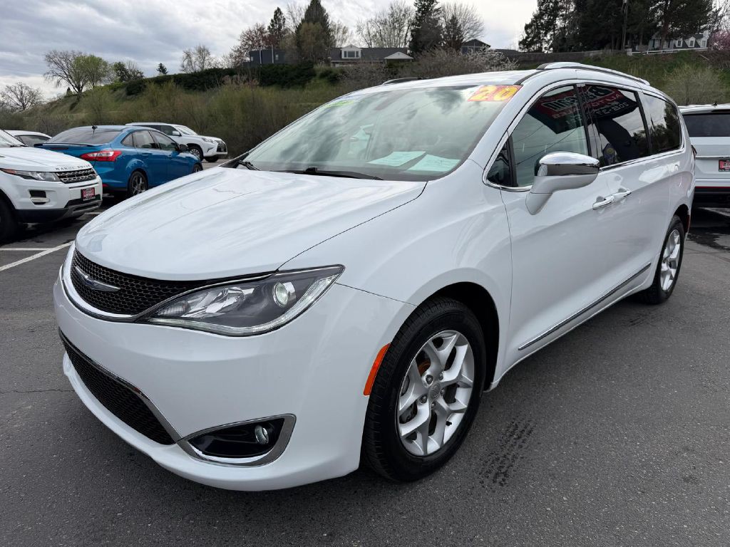 2020 Chrysler Pacifica Image 3
