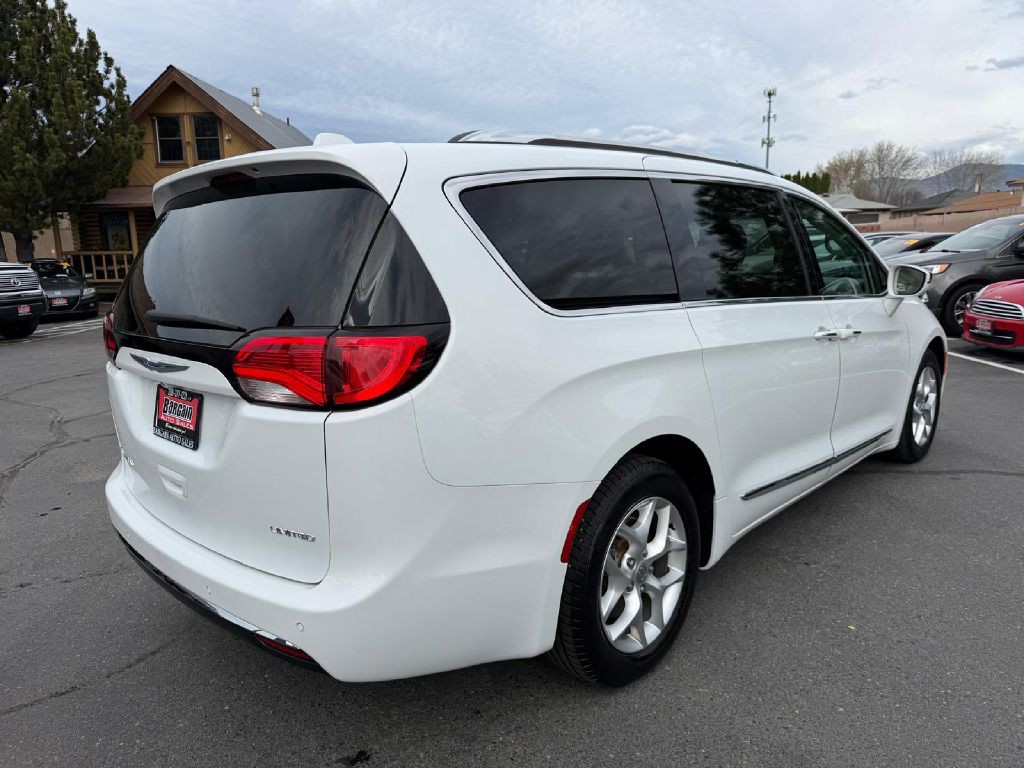 2020 Chrysler Pacifica Image 7