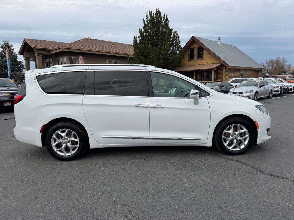 2020 Chrysler Pacifica Image 8